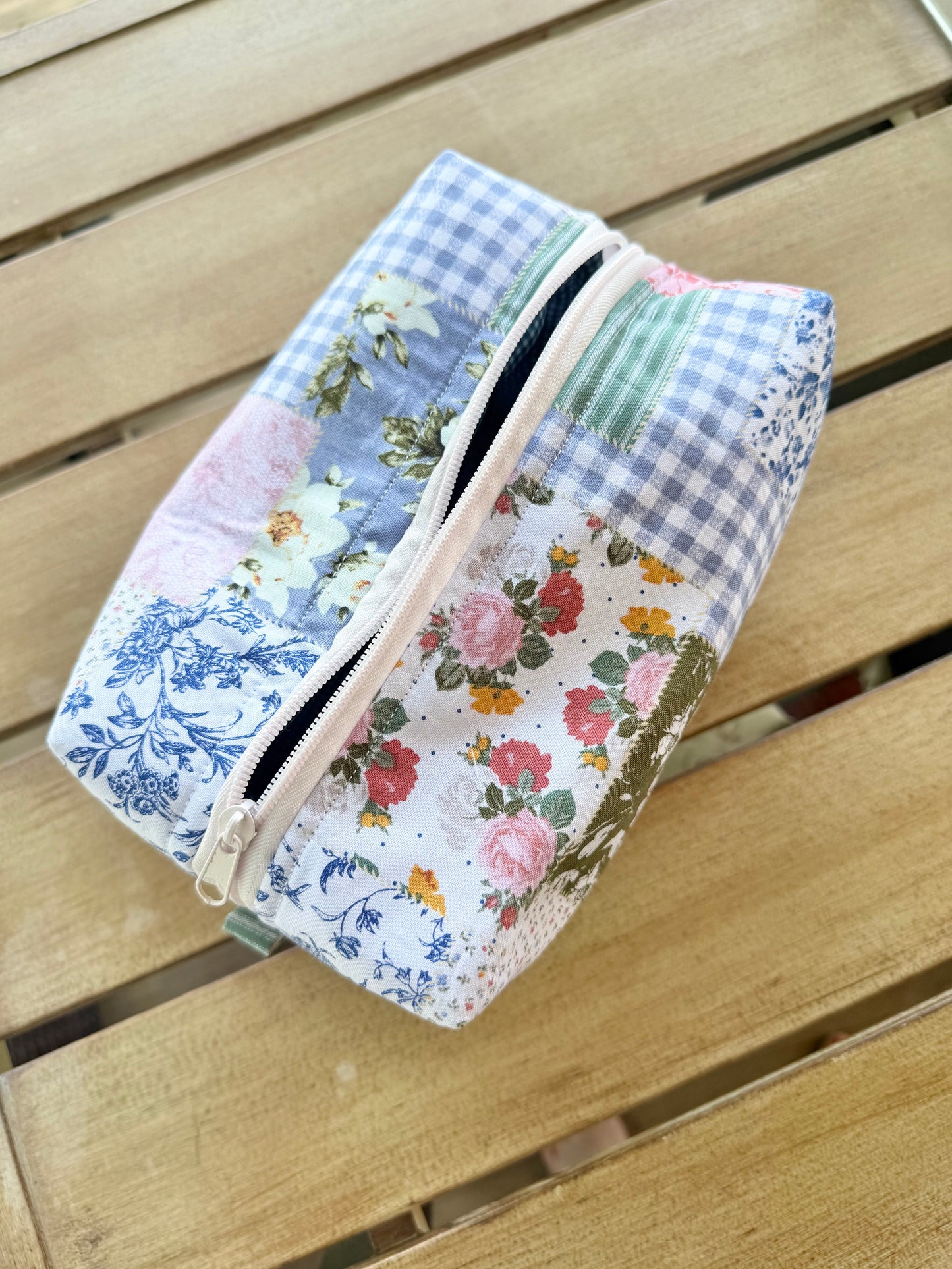 Cottage Patchwork Make-Up Bag (Large)