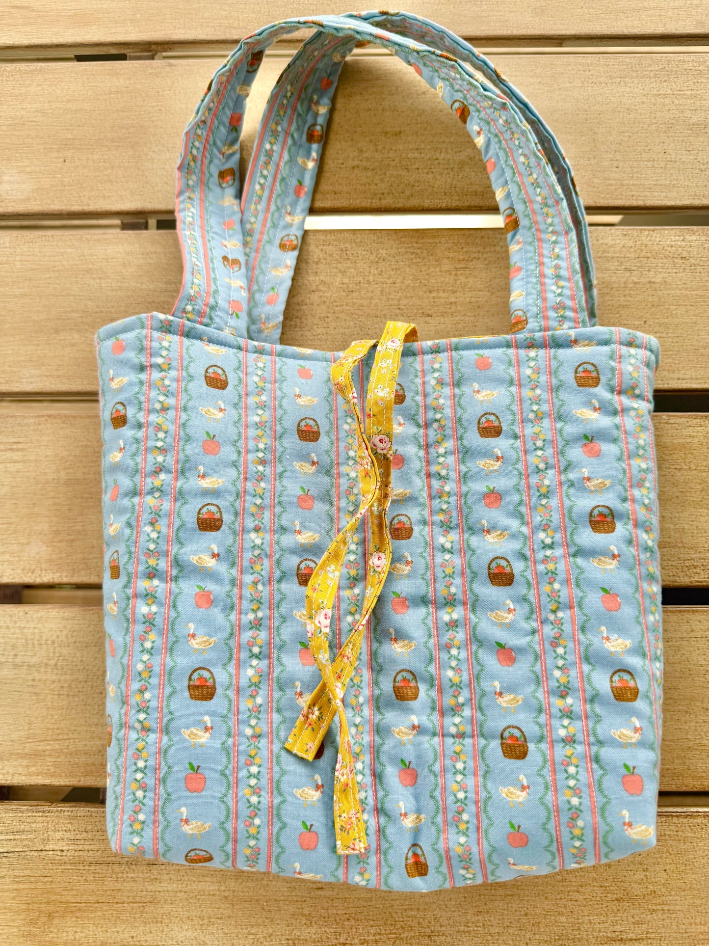 Cottage Goose Medium Tote