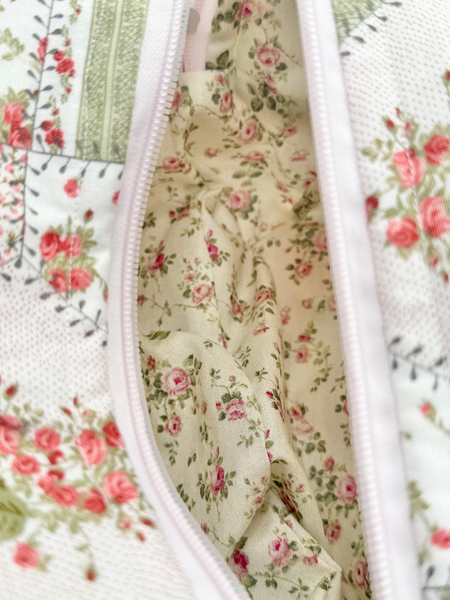 Vintage Rose Large Make-Up Bag