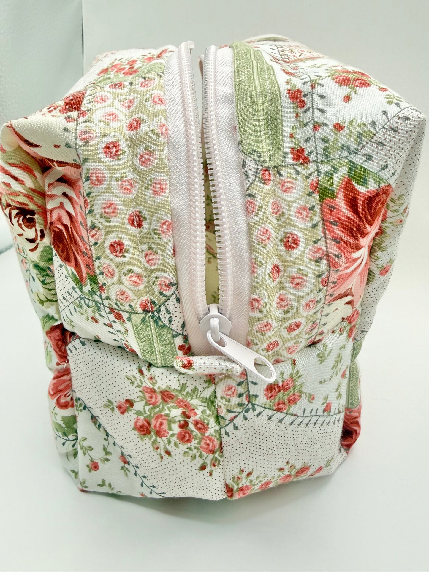 Vintage Rose Large Make-Up Bag